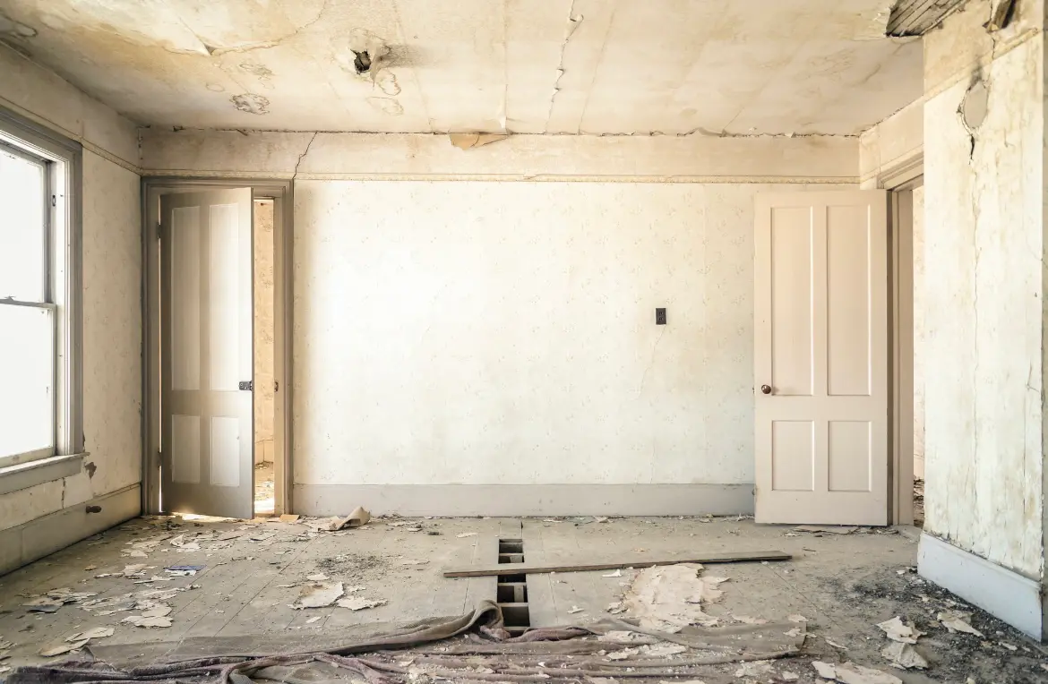 Waste disposal crew managing a cleanout project in Baxter Springs